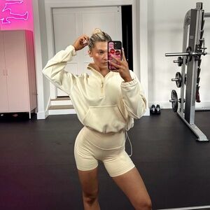 Lululemon butter cream align short